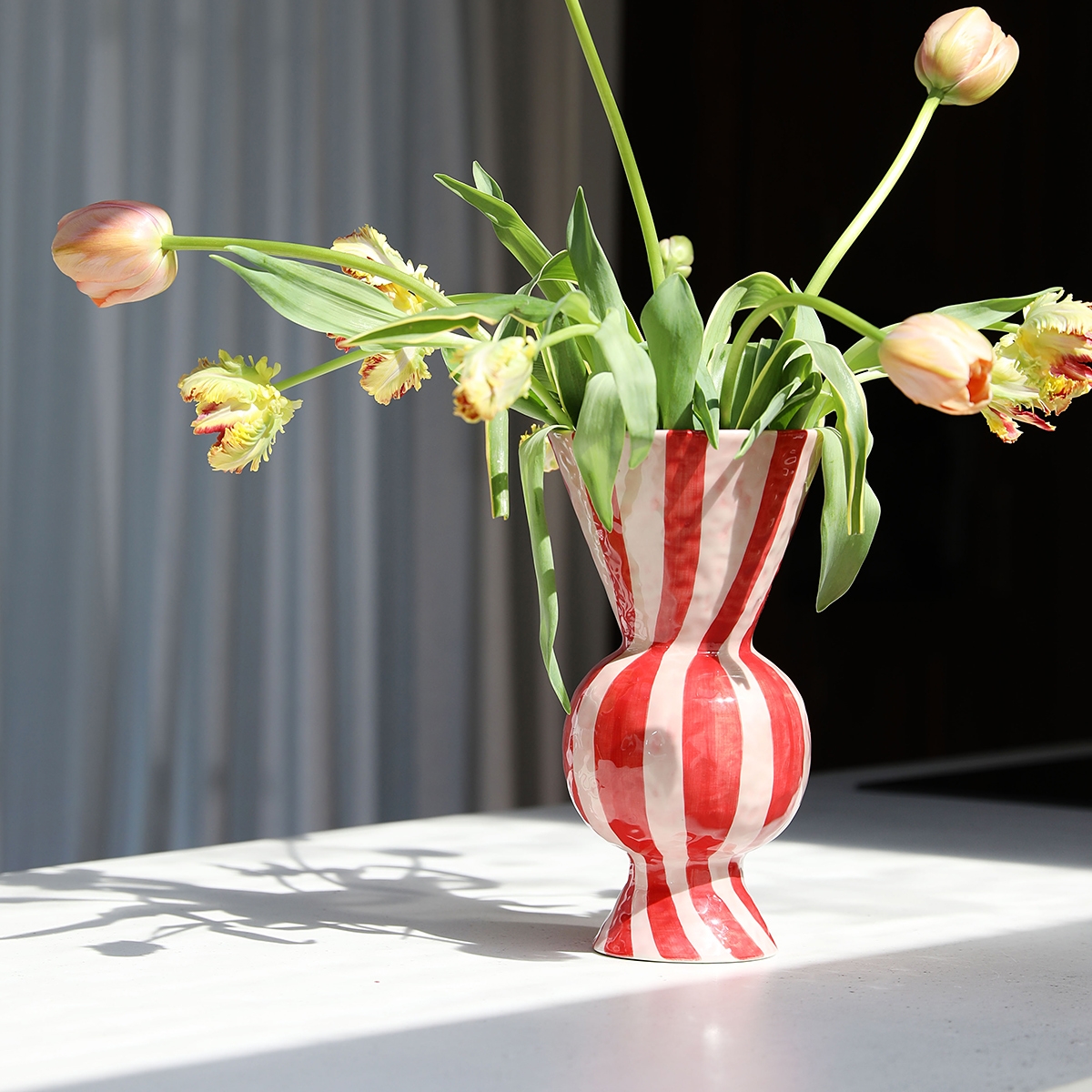 Klevering Stor stribet vase i Røde nuancer - Rhombic
