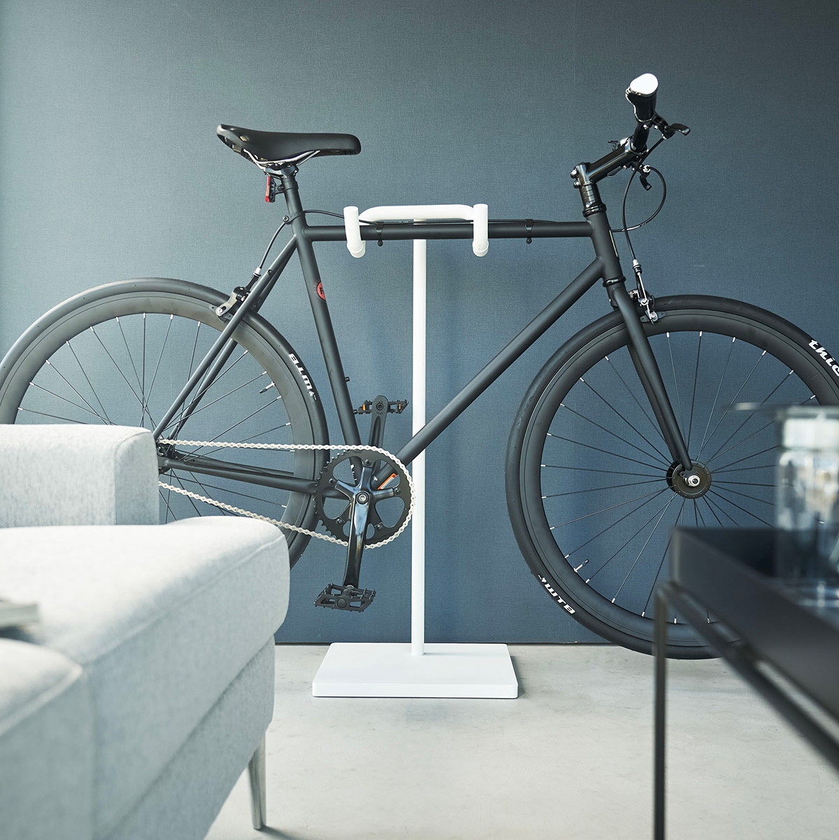 Yamazaki Cykelholder til stuen i metal. HVID