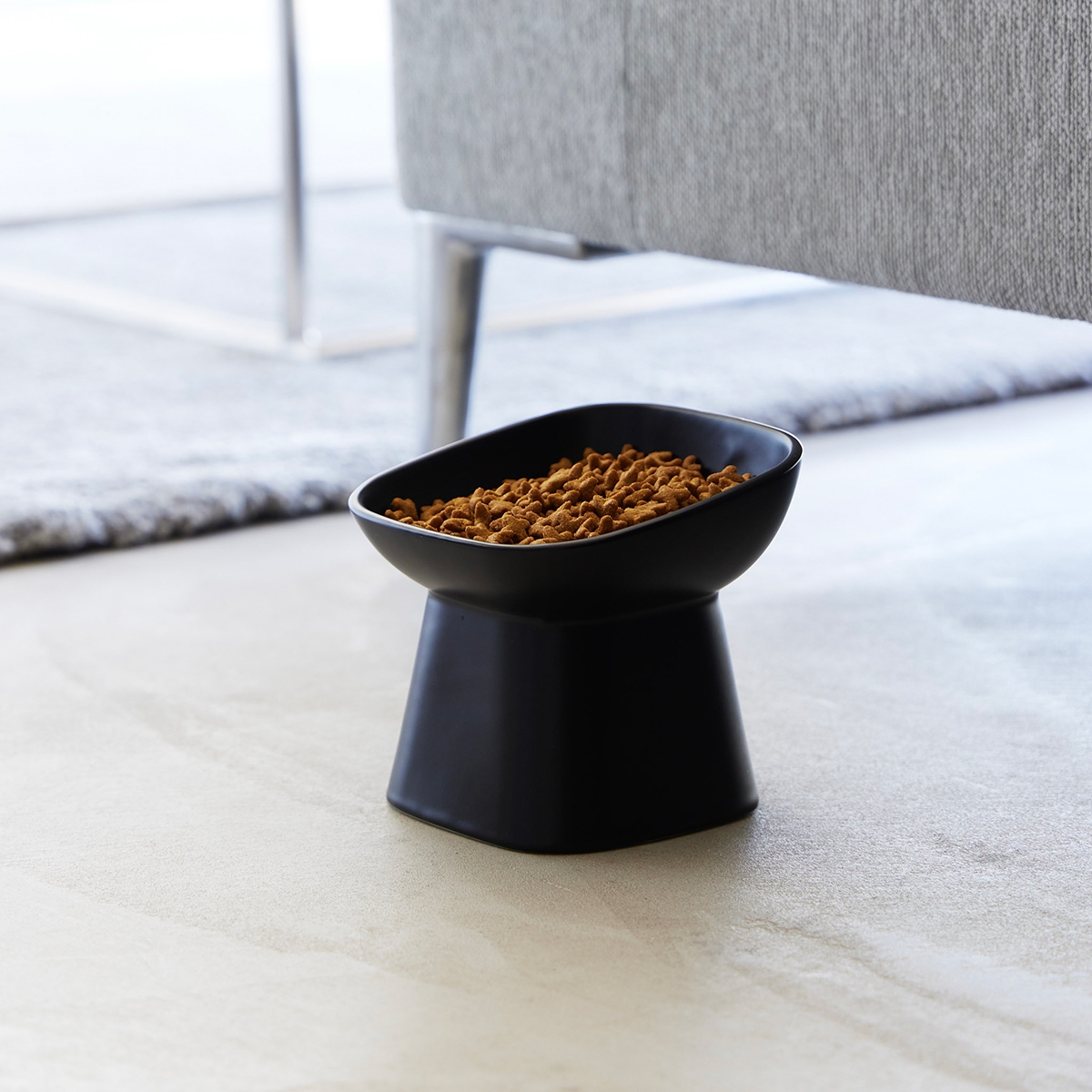 Yamazaki "Easy Eat" Keramik foderskål til katte - Sort
