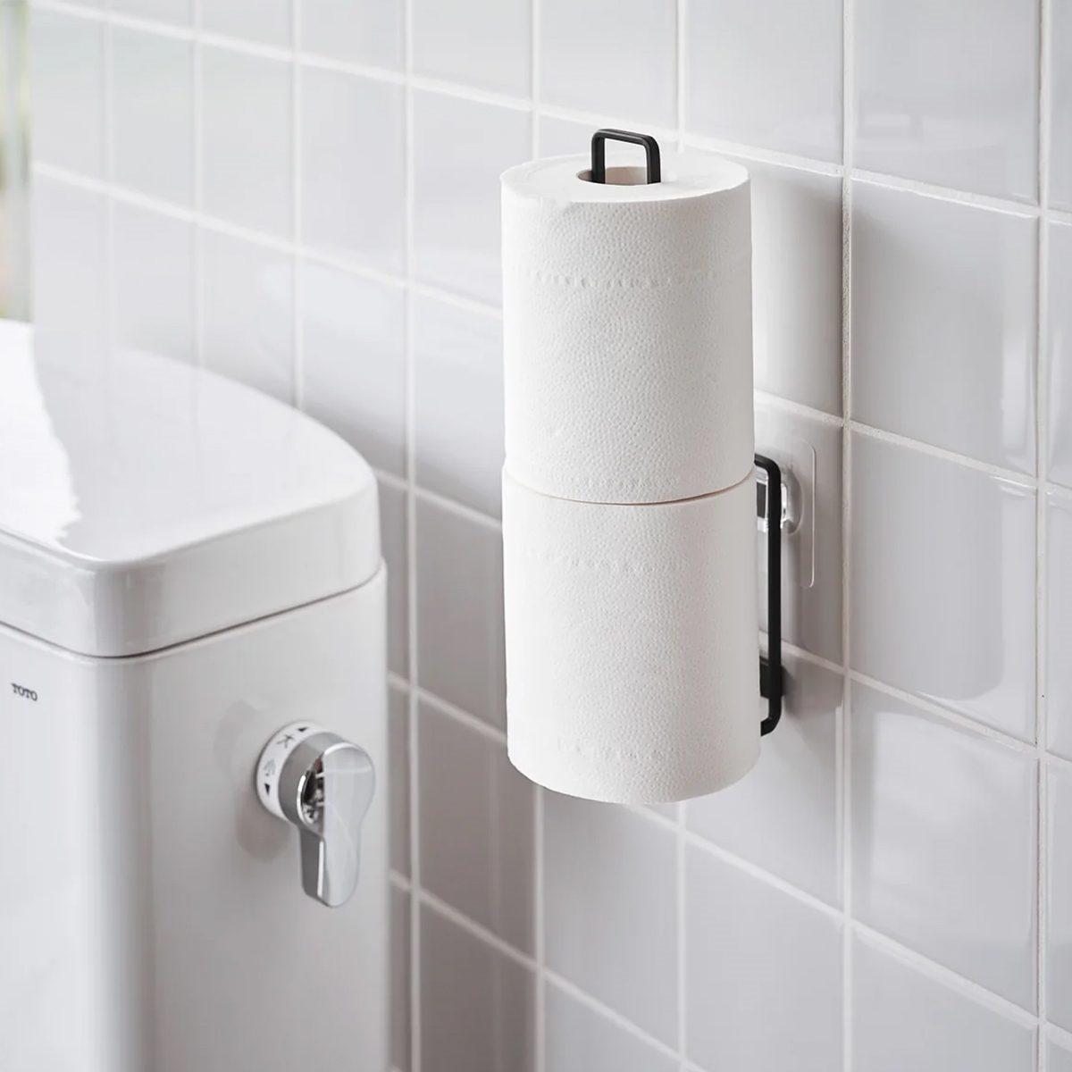 Yamazaki Selvklæbende toiletrulleholder til væggen - FILM, Sort